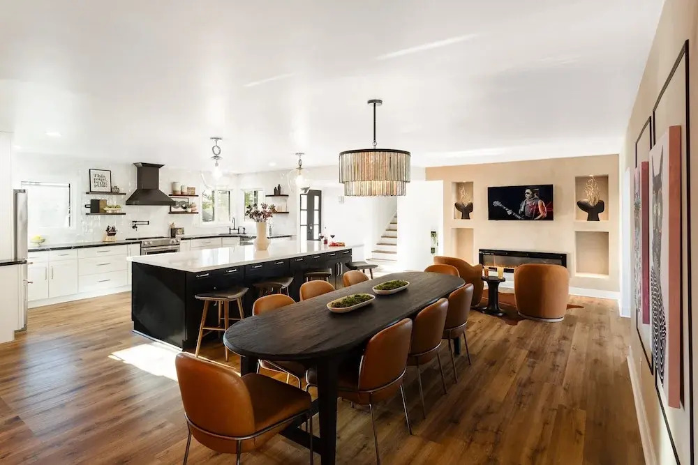 Sunburst Estate - Pool - Hot Tub - Tons of Games!