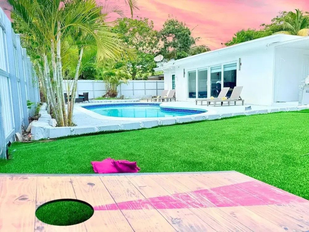 Palm House Near Beach Game Room Pool King Beds
