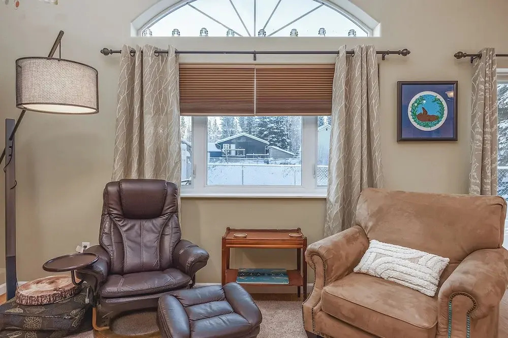 2BR Home w/ Fireplace, Streaming, Dogs Allowed
