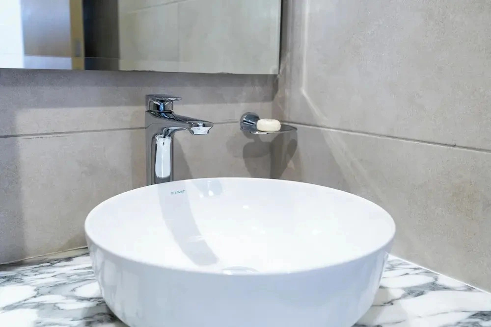 Lux BnB Aykon City
