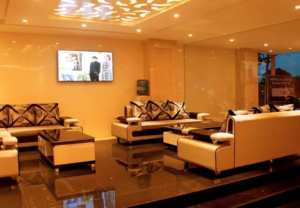 Pearl City Hotel