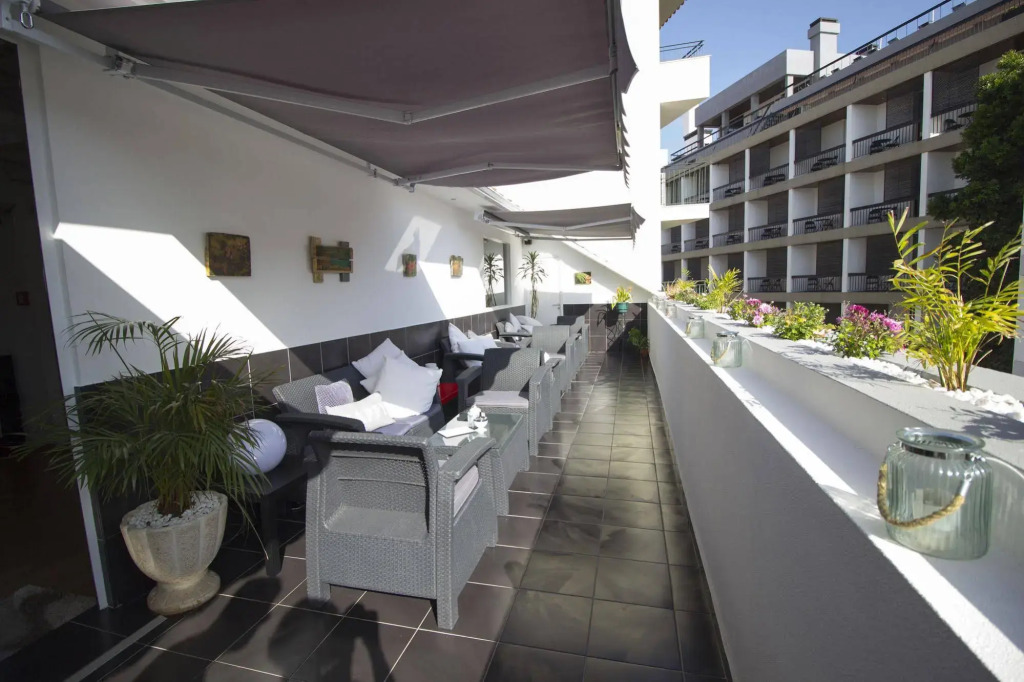 Season's Hostel & Guest House