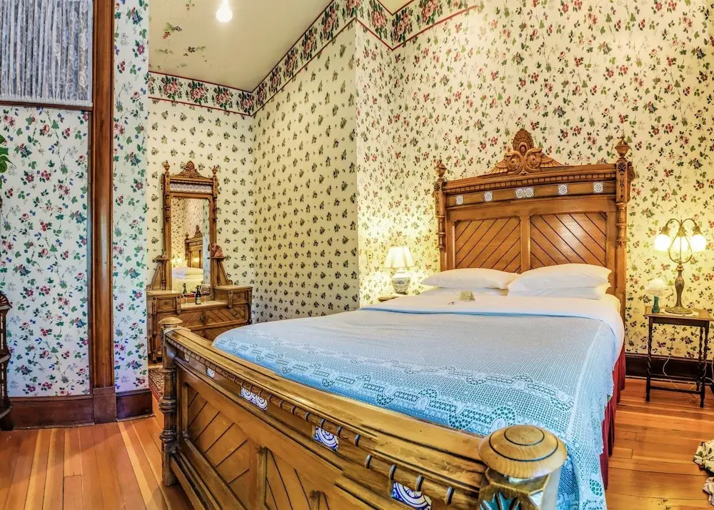 Peerless Hotel & Restaurant