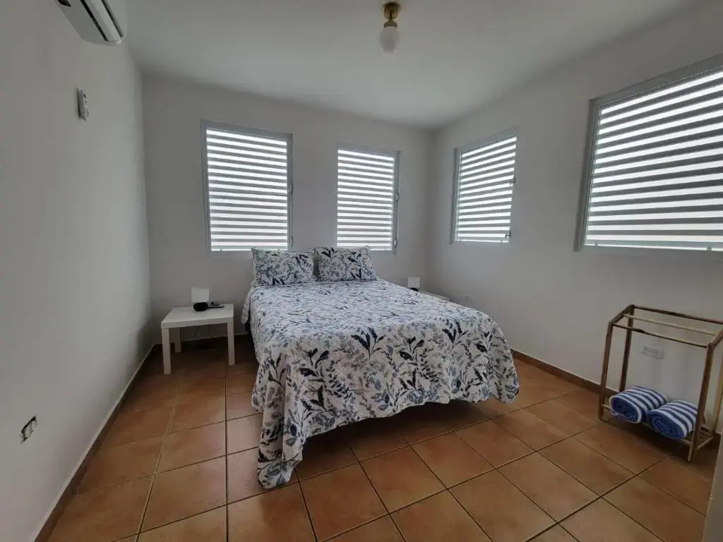 2 bdr apt - 4 min walk to Sandy Beach