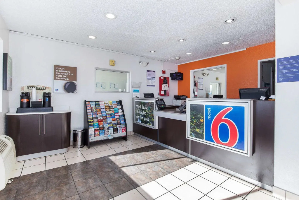 Motel 6 Hayward, CA- Silicon Valley Gateway