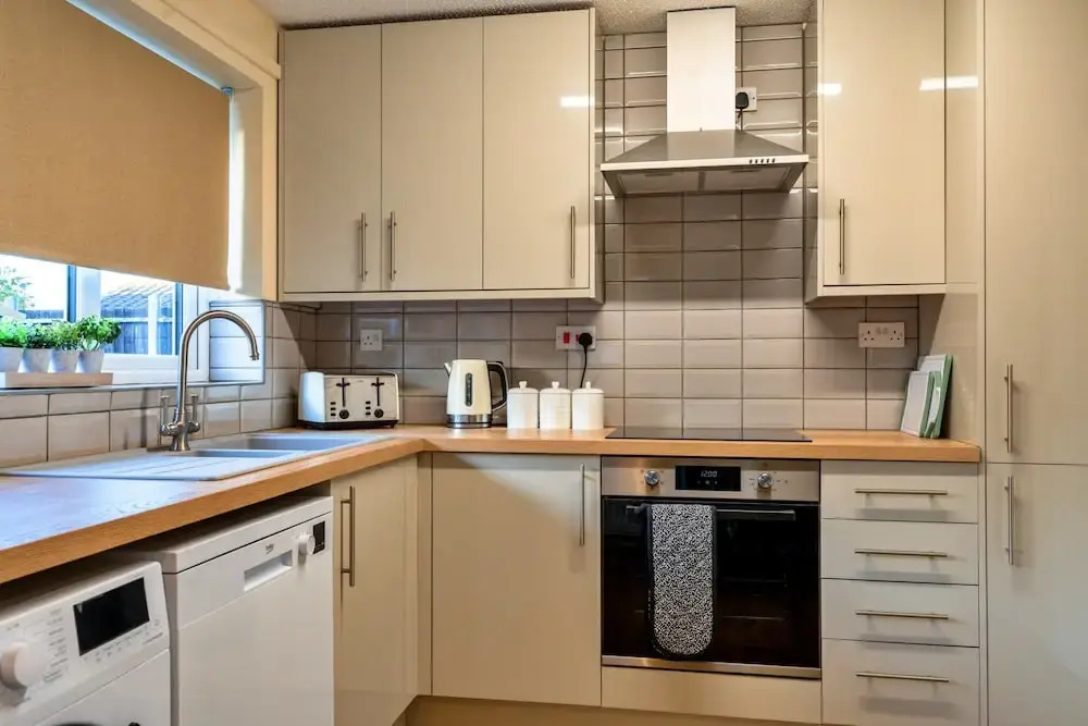 Cozy 3 Bedroom Apartment in Southern Lea
