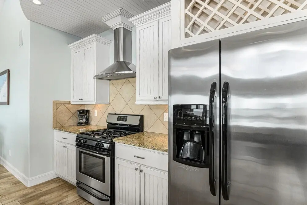 1 Holiday 4 Bedroom Home by RedAwning