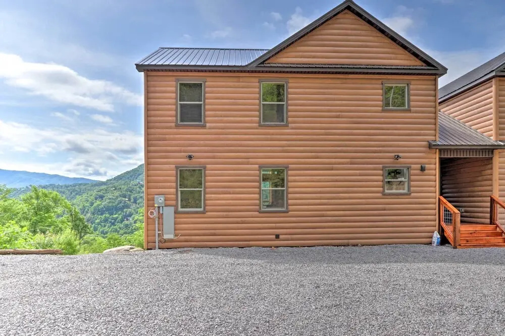 Mountain Dew Cabin w/ Hot Tub & Scenic Views!