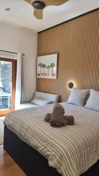 Alcorn Garden Studio Main House Attached-Dog friendly 2 mins walk to beach