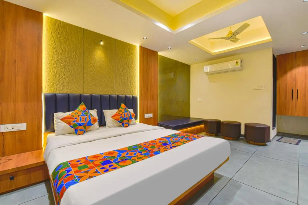 Fabhotel Udhna Inn