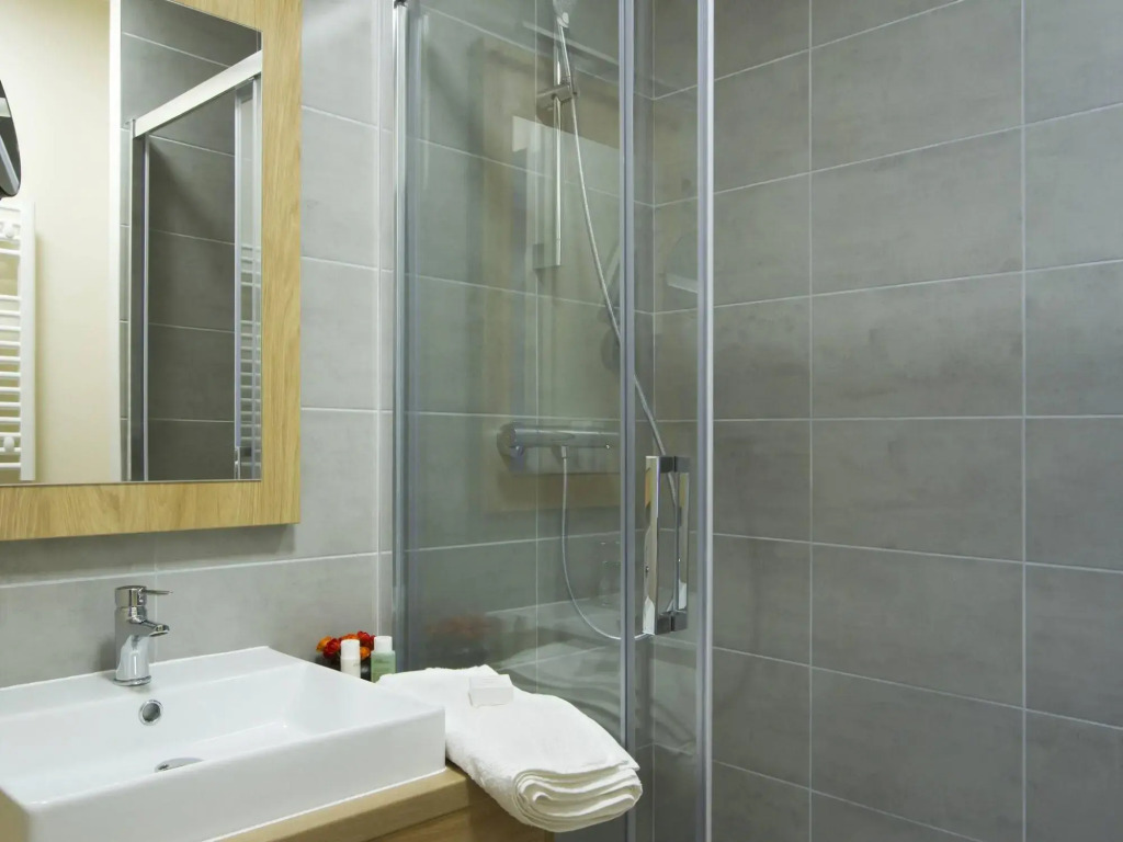 Cosy apartment with spa near the slopes in Alpe d'Huez