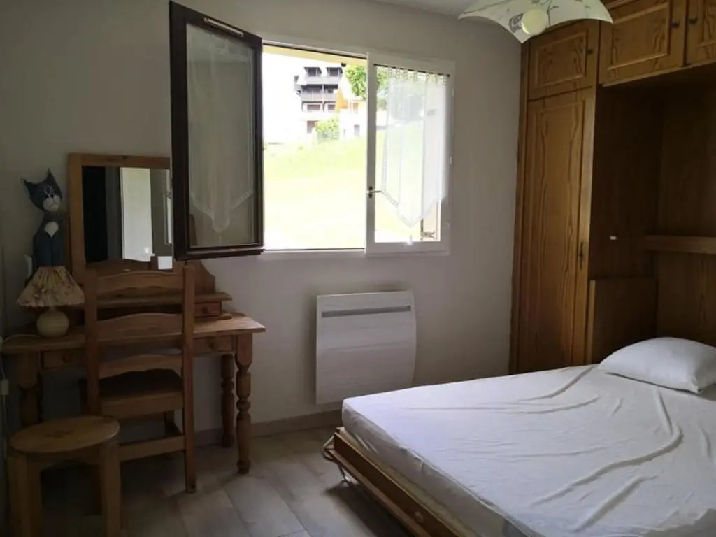 Appartement cosy, balcon sud, 2 chambres, parking gratuit à 10 min du centre et proche ski ! - FR-1-548-4