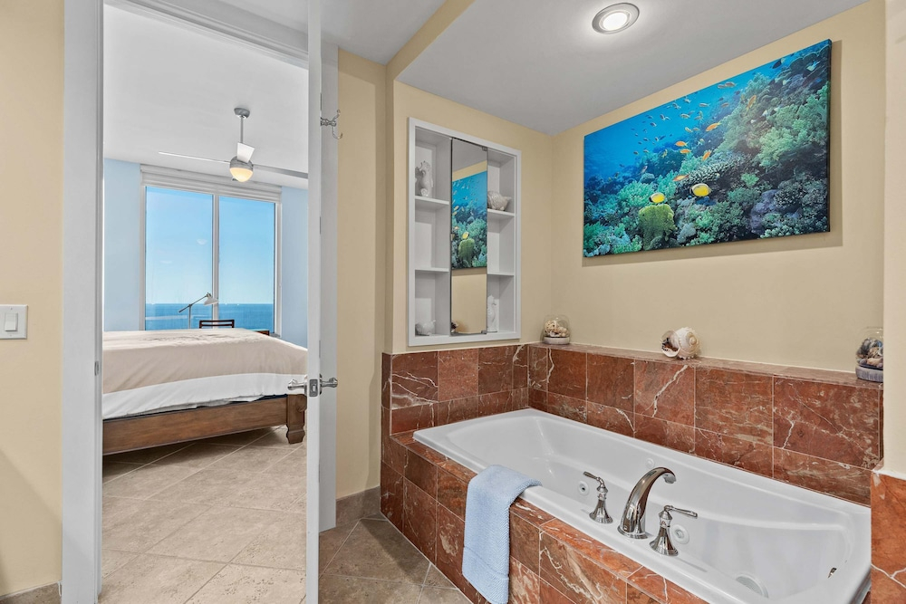 Sapphire Beach - Breathtaking 26th Floor - Views