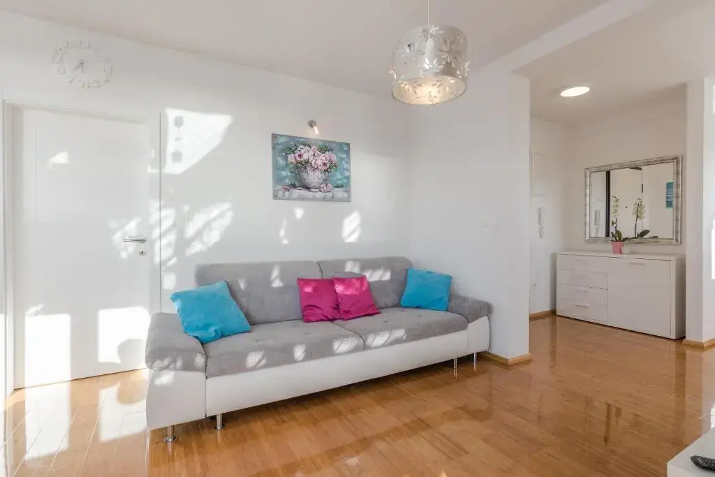 Apartments Tomana