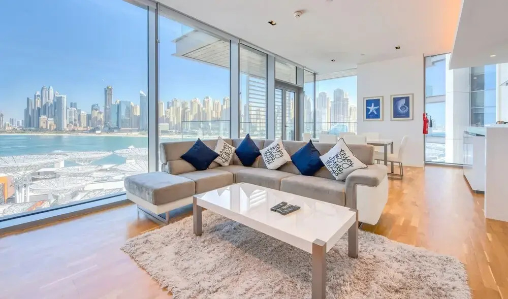 Beautiful Large 3 B/R Apt in BlueWaters Island