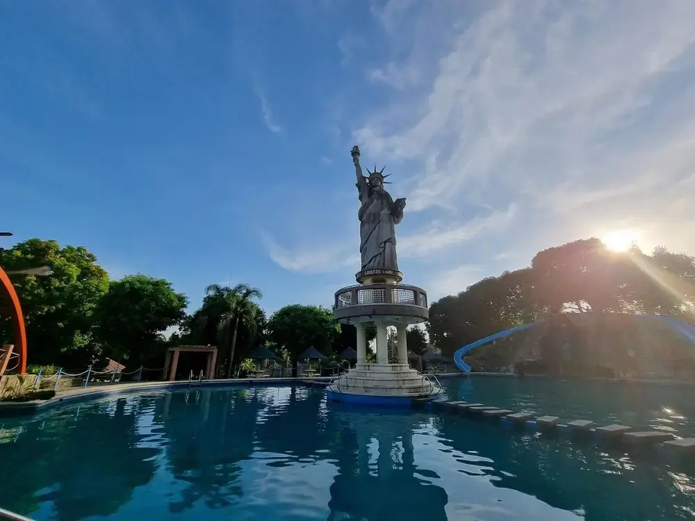 Libertyland Waterpark Resort
