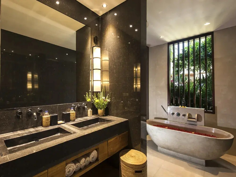 Villa Anam, 10 Bedrooms Private Villa in Seminyak