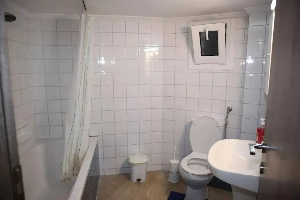 Cozy/Comfortable flat 50 sq flat, 15' from city's centre. Great VFM!