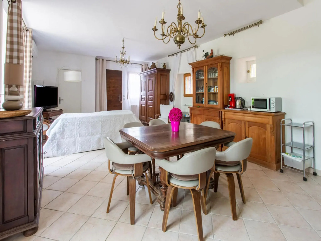 Tranquil holiday home in Cébazan with private pool