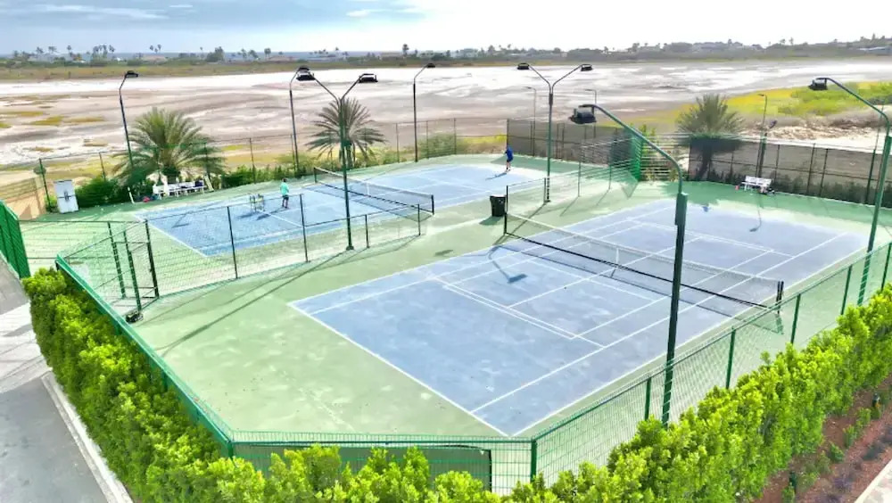 NEW Modern 1BR 1BA Gold Coast Pool GYM Tennis