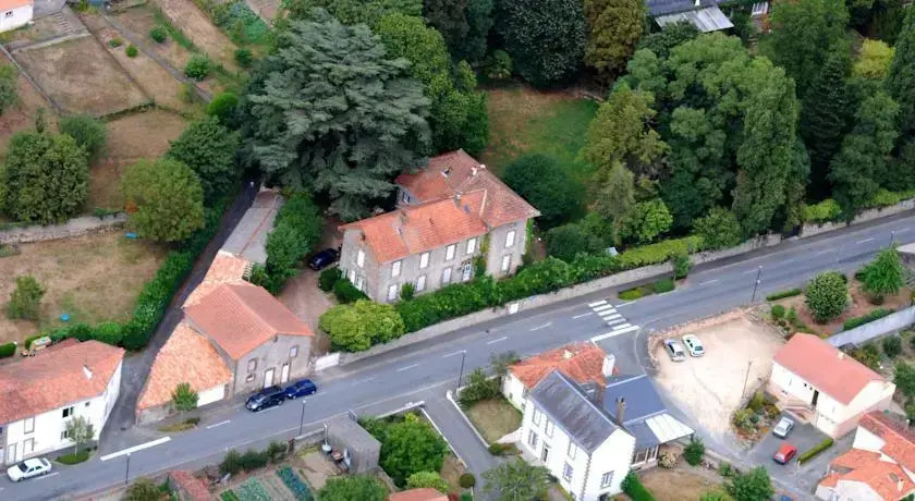 Aux Deux Cedres