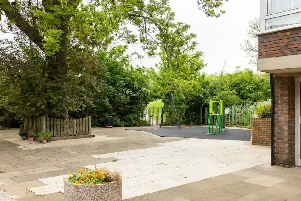 The Broxwood Way Escape - Elegant 1Bdr Apartment With Terrace