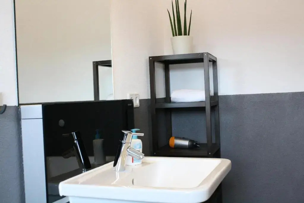 Five Reasons Hostel & Hotel