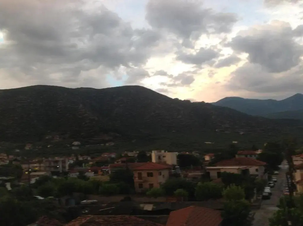 IRAKLIOS- Fabulous area- ,,,- sea-view- Studios with parking,-46m2-just call for price, vacancy etc- next to Vallis hotel -20meters from seaside!!!