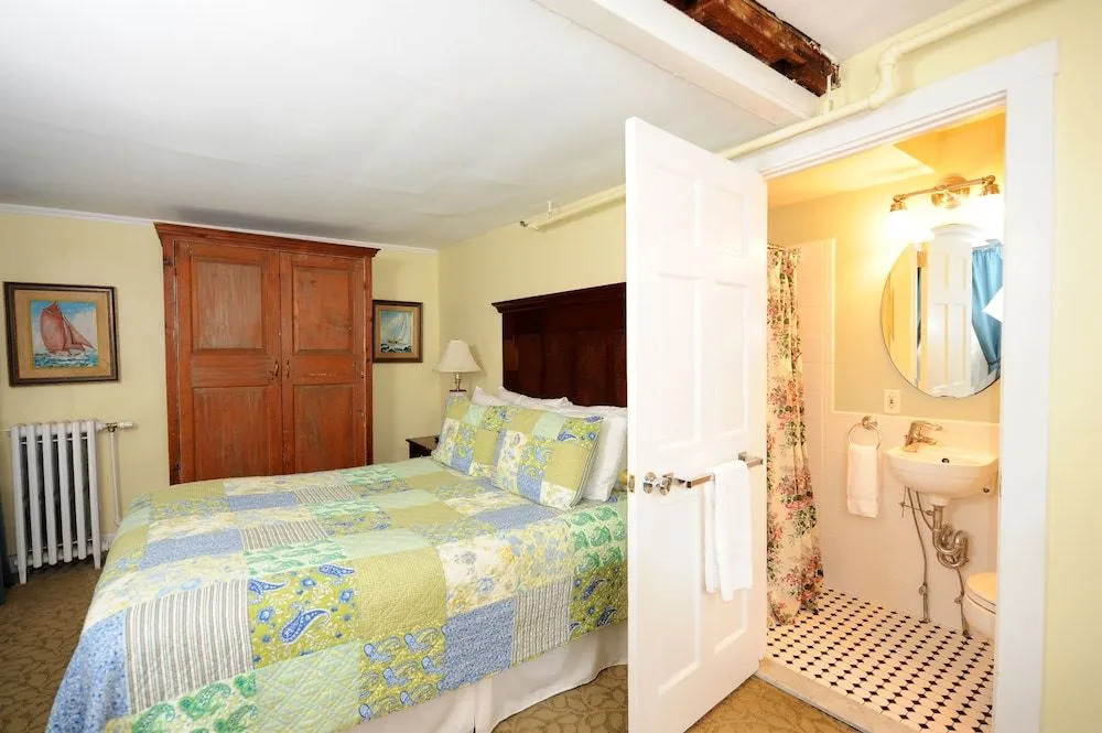 Yankee Peddler Inn