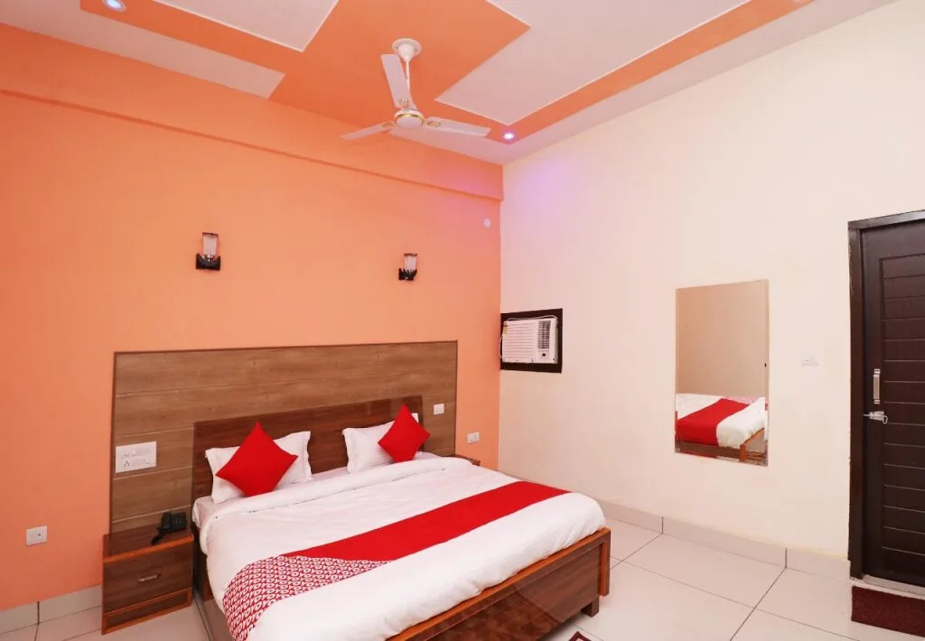 Hotel Almond Leaf By OYO Rooms