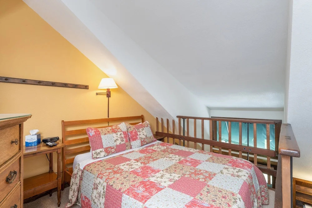 Manitou Lodge 10 by Alpine Lodging Telluride