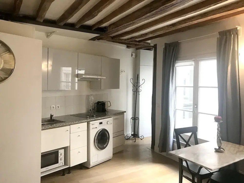 Apartment with One Bedroom in Paris, with Wifi