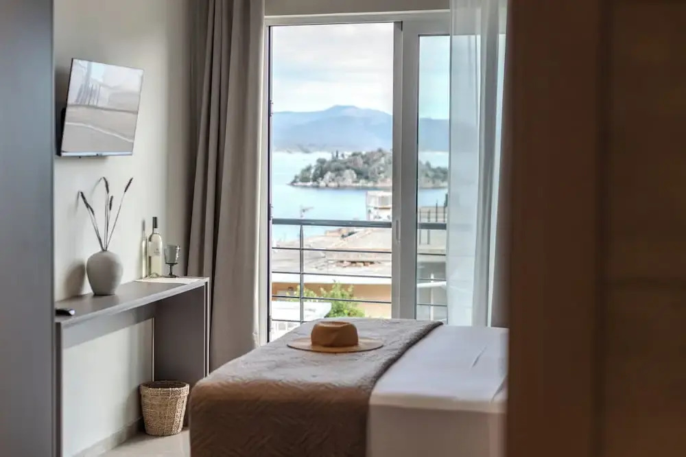 Noma Suites Tolo
