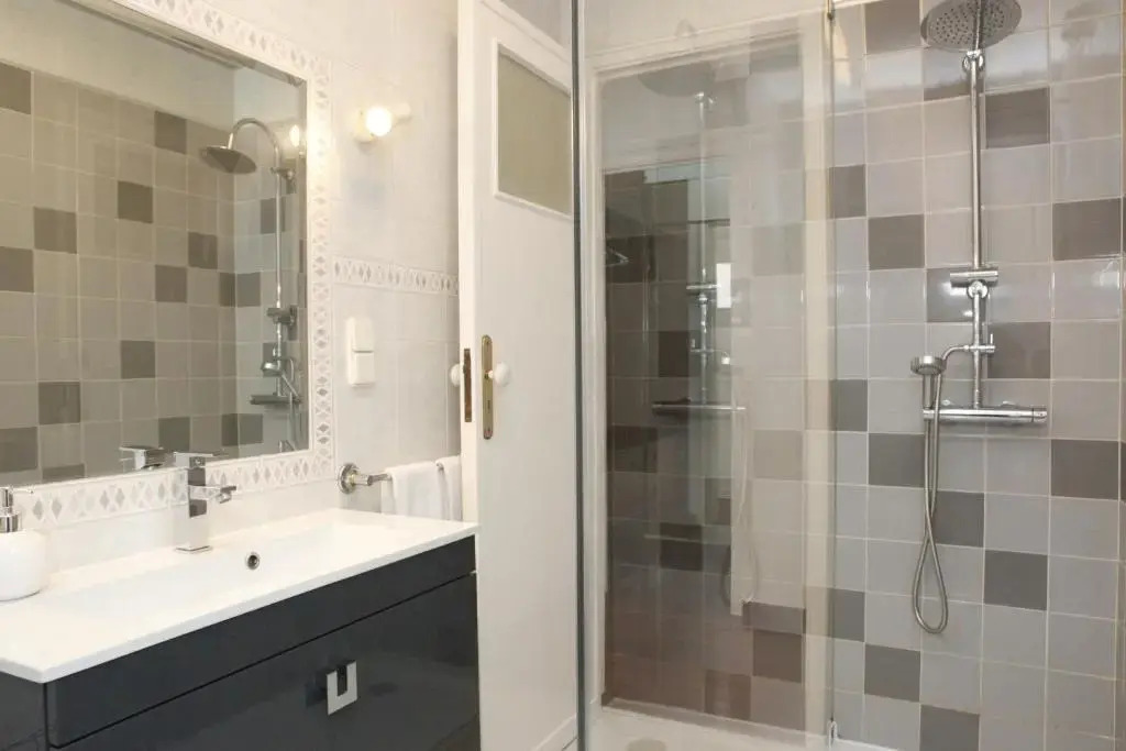 Comfortable and Central Apartment Cascais