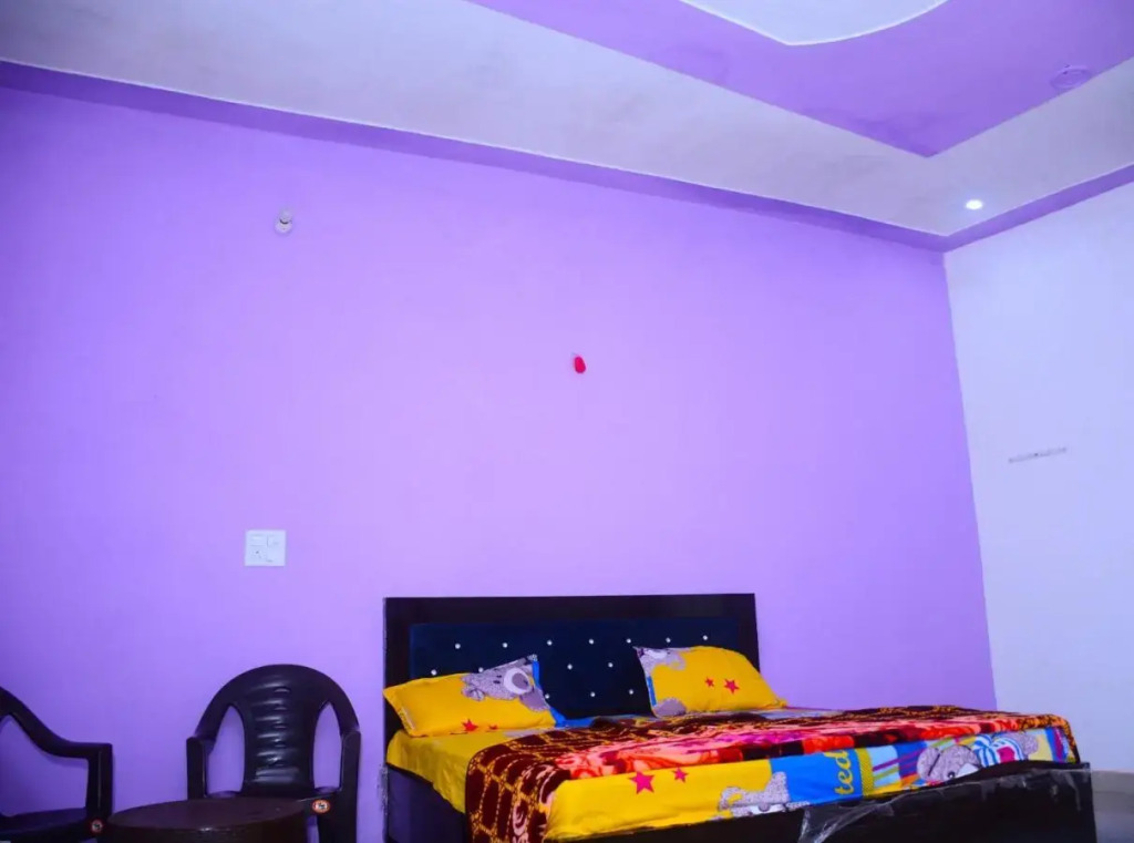 OYO 89044 Raa Inn Room