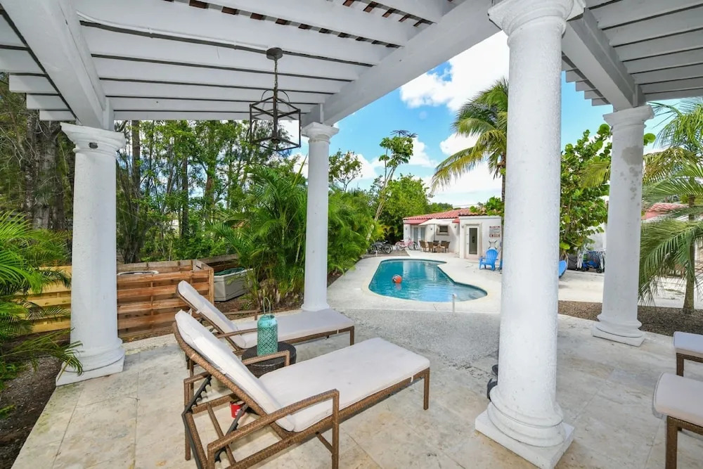 Crescent Beach Villas By Beachside Management