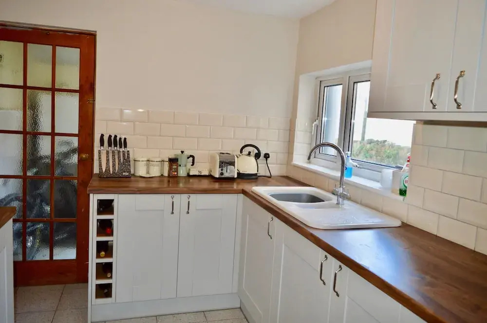 Charming 2 Bedroom House With Terrace