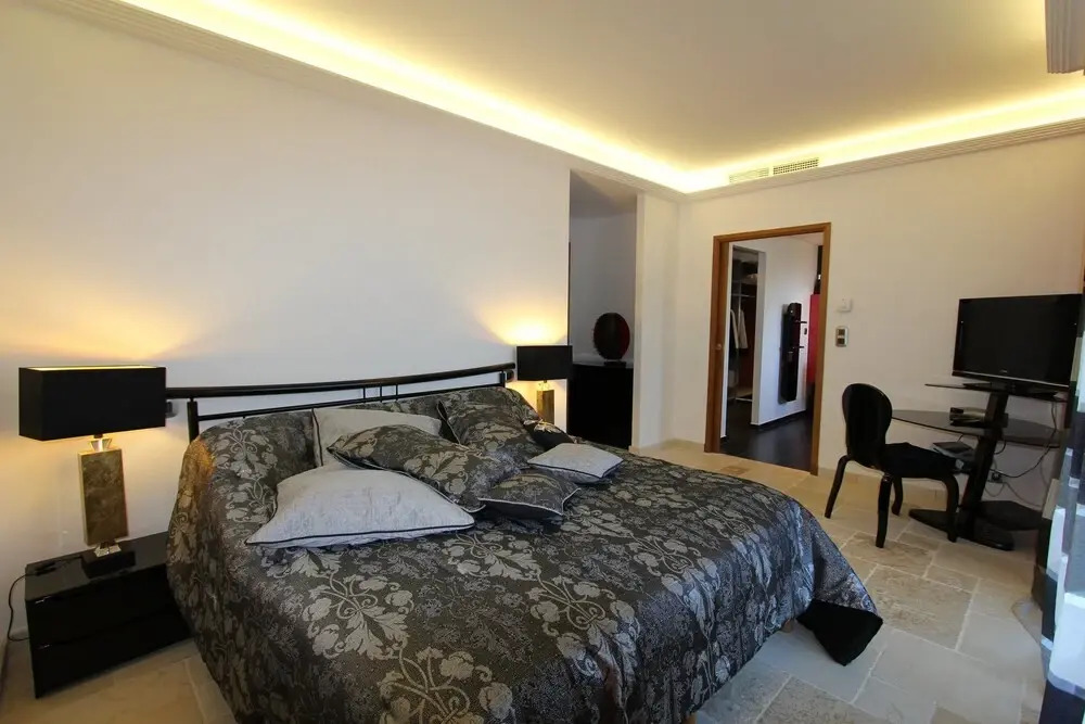 "AU HAVRE DE PAIX" 5 étoiles Prestige jacuzzi, hammam, sauna, PISCINE chauffée Mougins Cannes Grasse