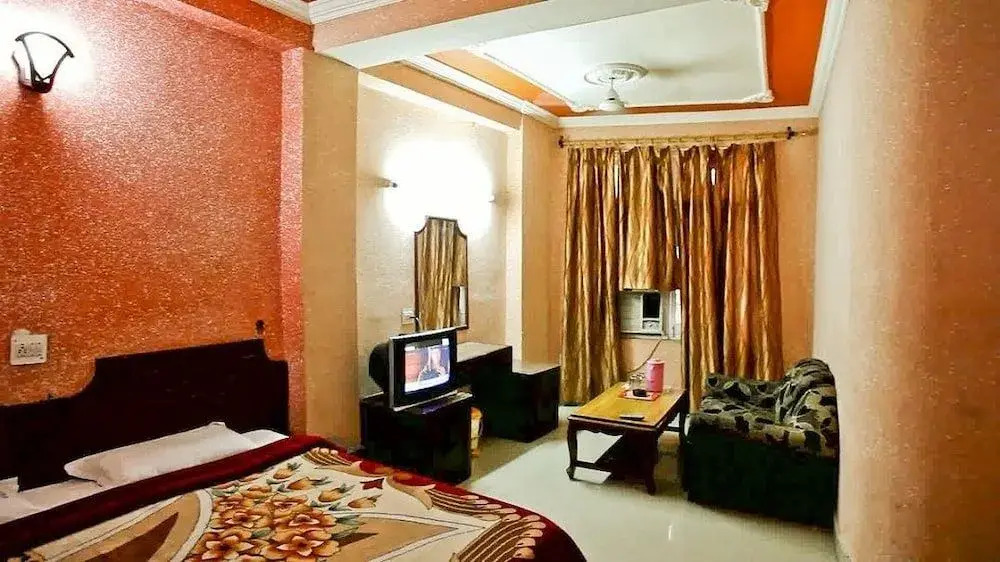 Hotel Moti Mahal by MTMC Rooms