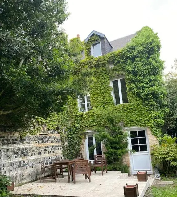 La Closerie un écrin de verdure à 500m de la plage