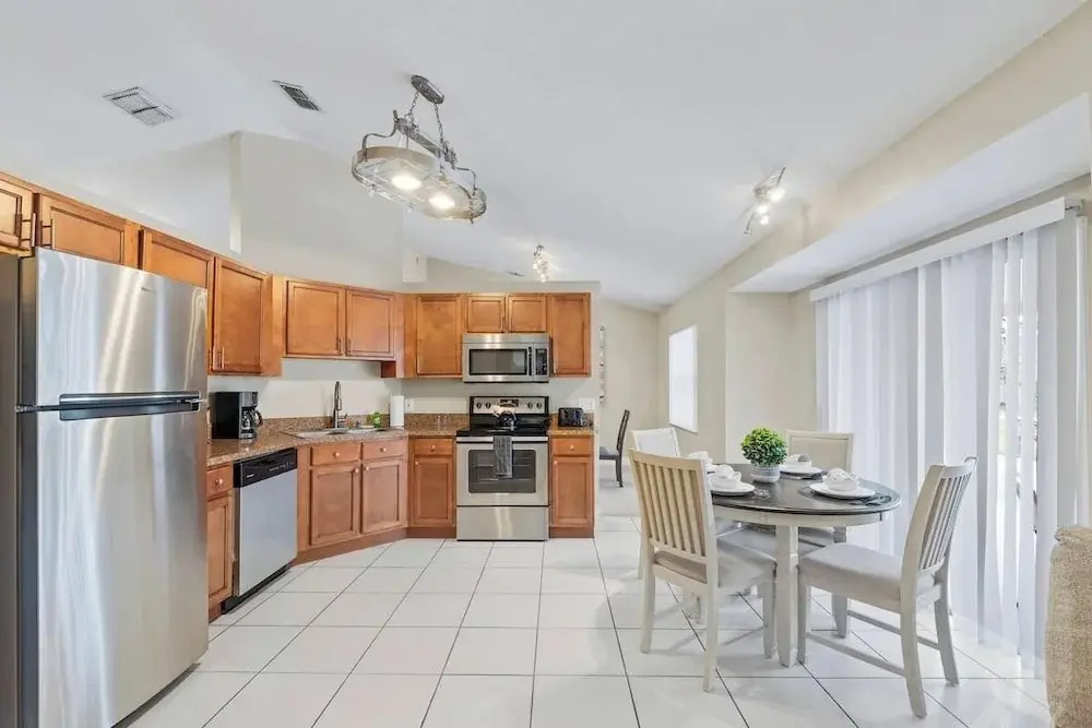 820 Briargrove Ave, Davenport, 4bed