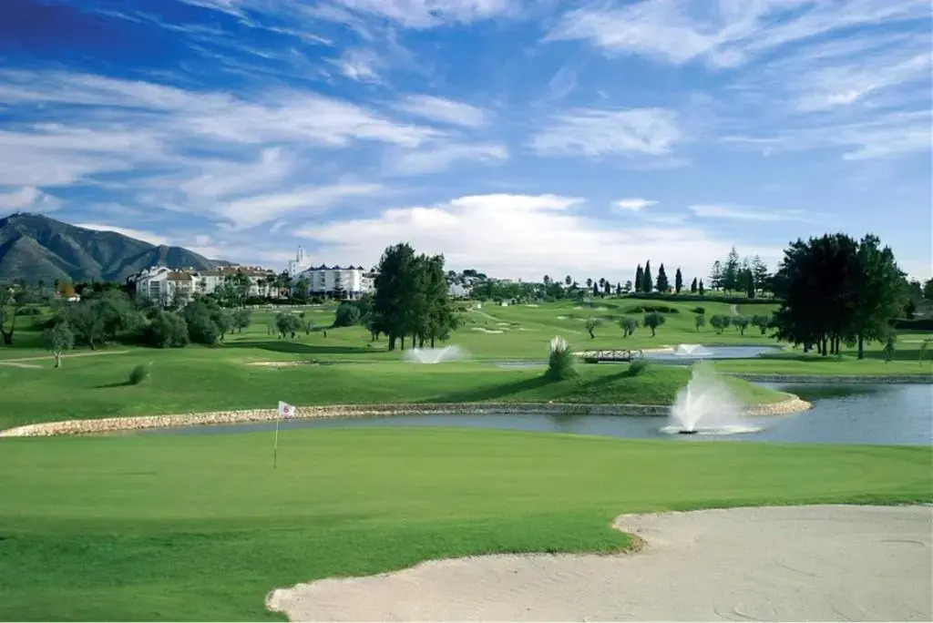Apartment with one bedroom in Las Lagunas de Mijas with shared pool furnished terrace and WiFi 7 km from the beach