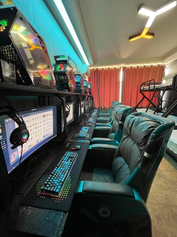 Gushi Tianzi E-sports Hotel