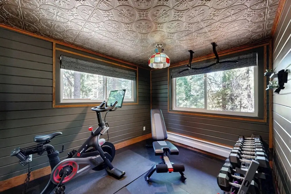 4BR Home w/ Spa, Bar, Home Gym, Decks, Near Lake