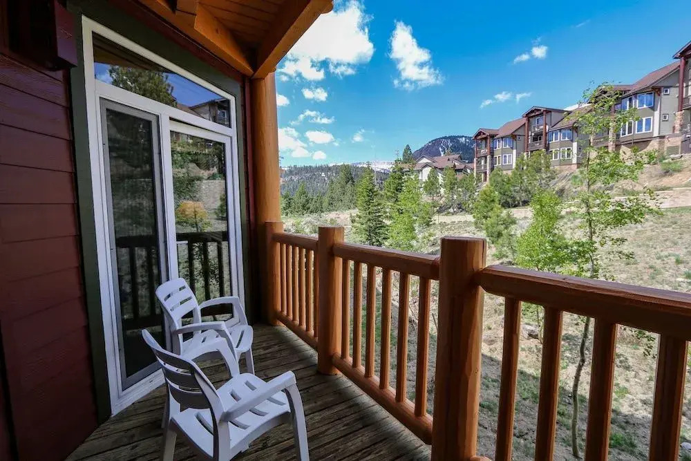 Sunstone 208 Updated Ski-In Ski-Out Condo At Sunstone Lodge with Great Complex Amenities by RedAwning