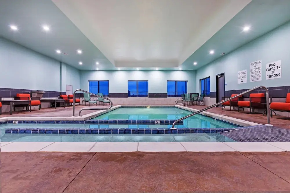 Holiday Inn Express & Suites Perryton