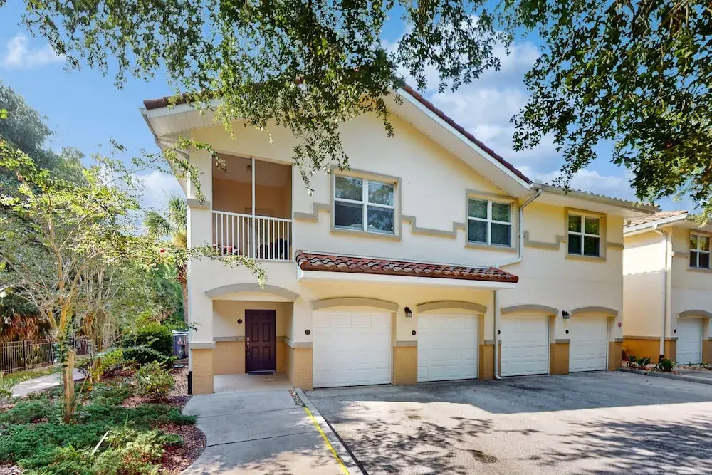 Immaculate Townhome in Upscale Community w/ Pool & Balcony - Near Beach