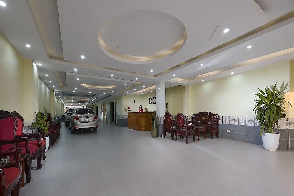 Golden Lotus Airport Hotel