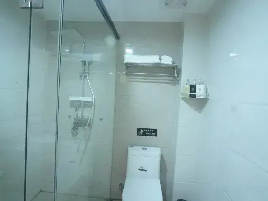 Liping Yihe Shangpin Hotel