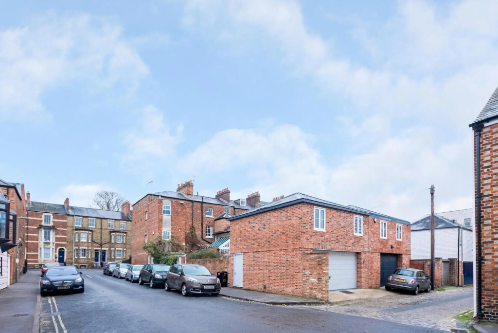 The Mews - 1BR Studio in Jericho Near City Centre